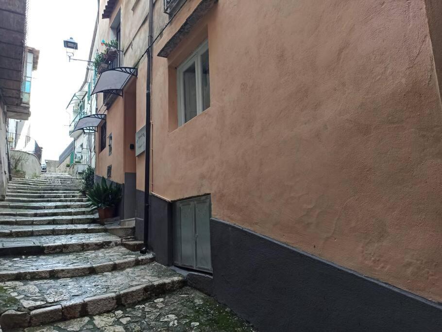 Intero Alloggio - Centro Storico - La Tana Di Aldo- 150 M Da Pepe In Grani Caiazzo Zewnętrze zdjęcie